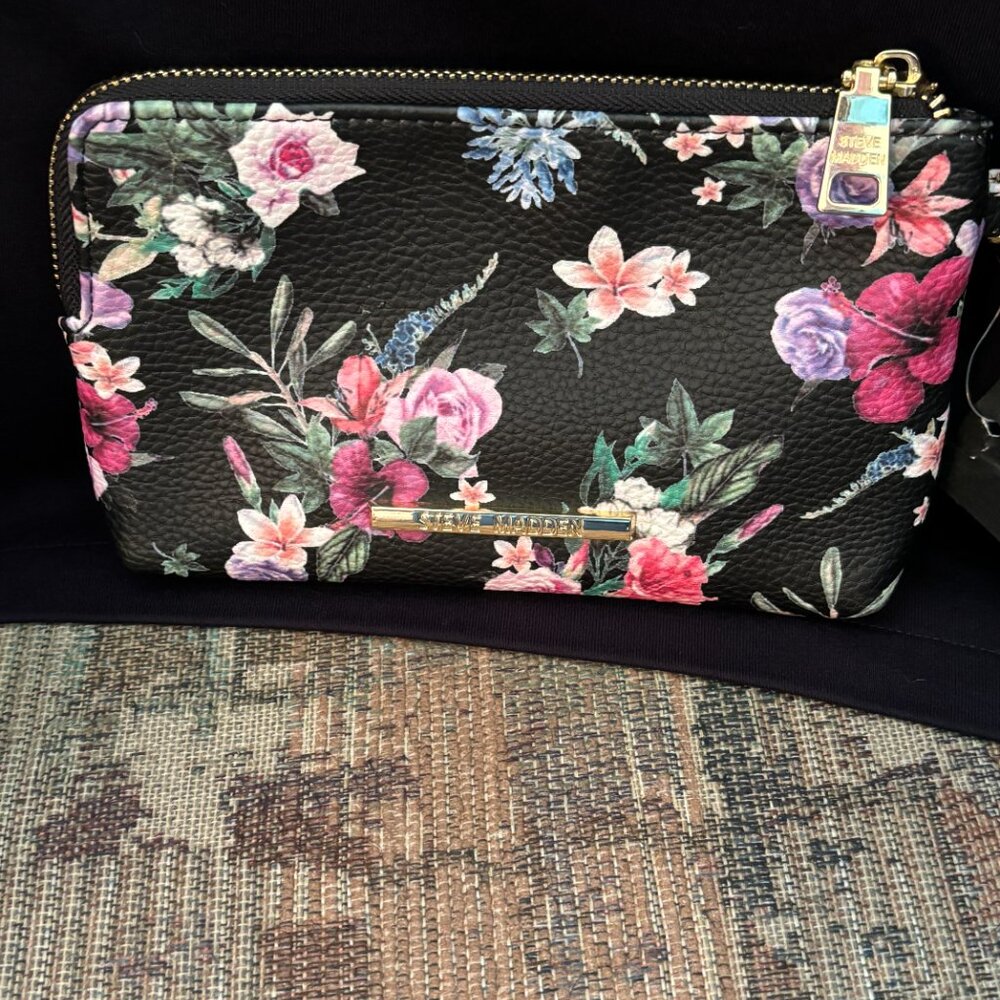 Steve Madden Floral Wristlet - NWT - Picture 3 of 11